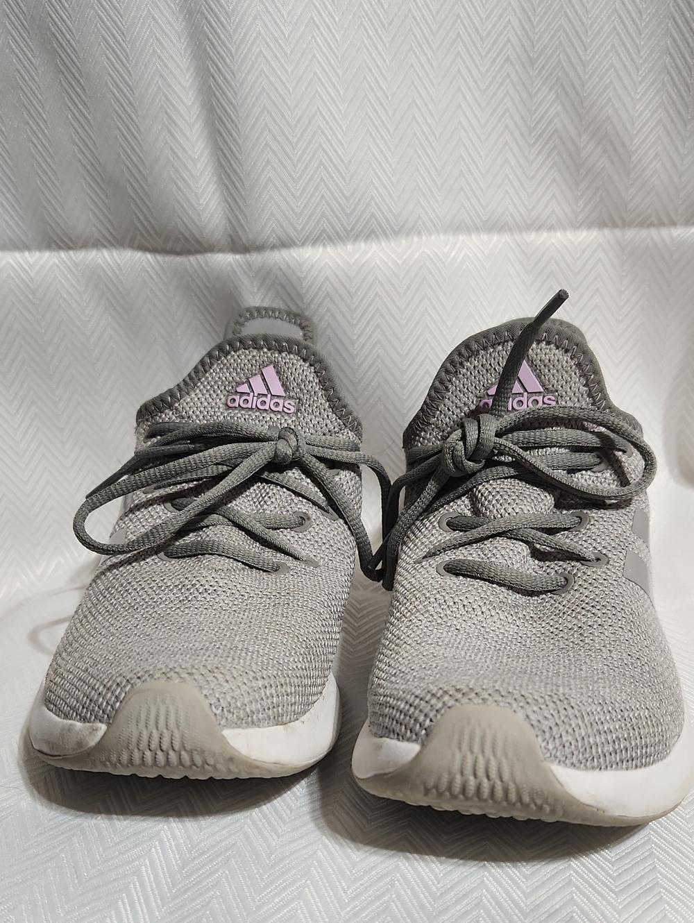 Sz 8 Womens Adidas Gray Knit Sneakers with Light Pink Logo